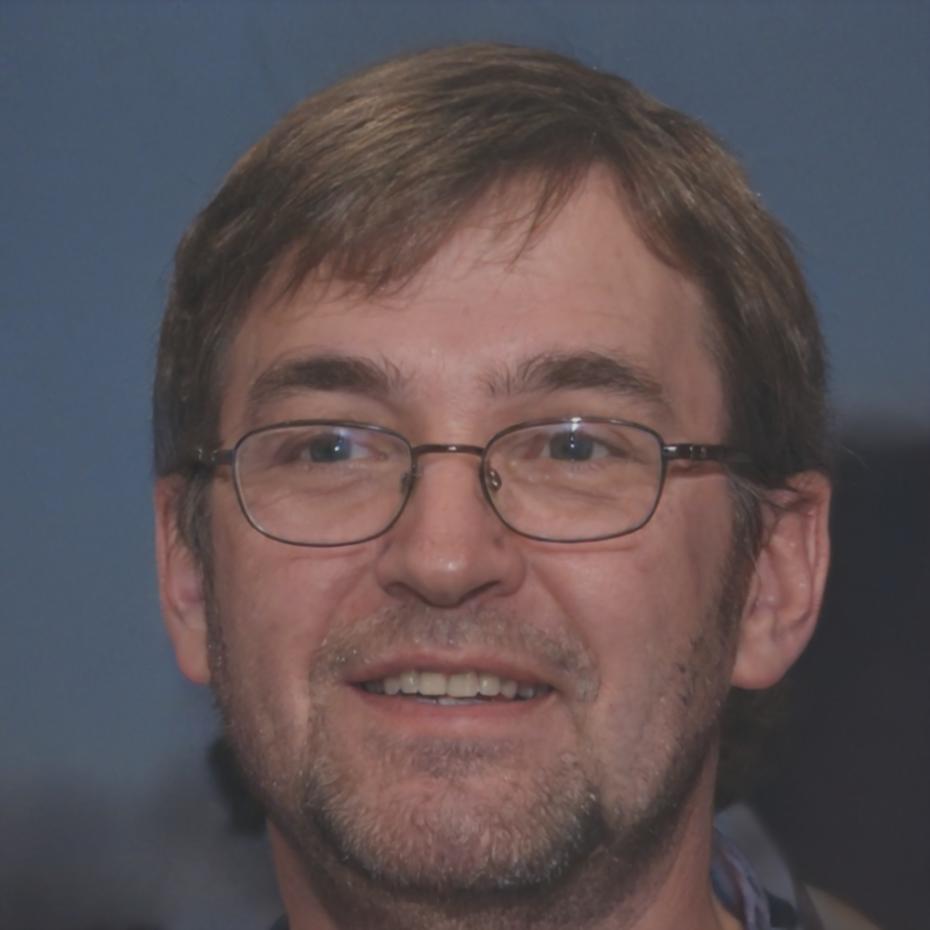 Instructor principal especializado en Core Web Vitals y arquitectura móvil